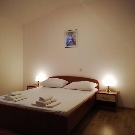 Apartments Cepo Макарска Екстериор снимка
