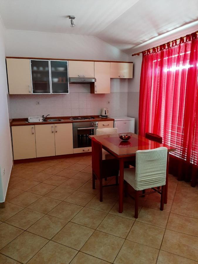 Apartments Cepo Макарска Екстериор снимка