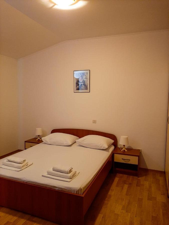 Apartments Cepo Макарска Екстериор снимка