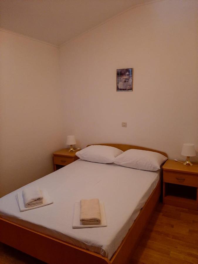Apartments Cepo Макарска Екстериор снимка
