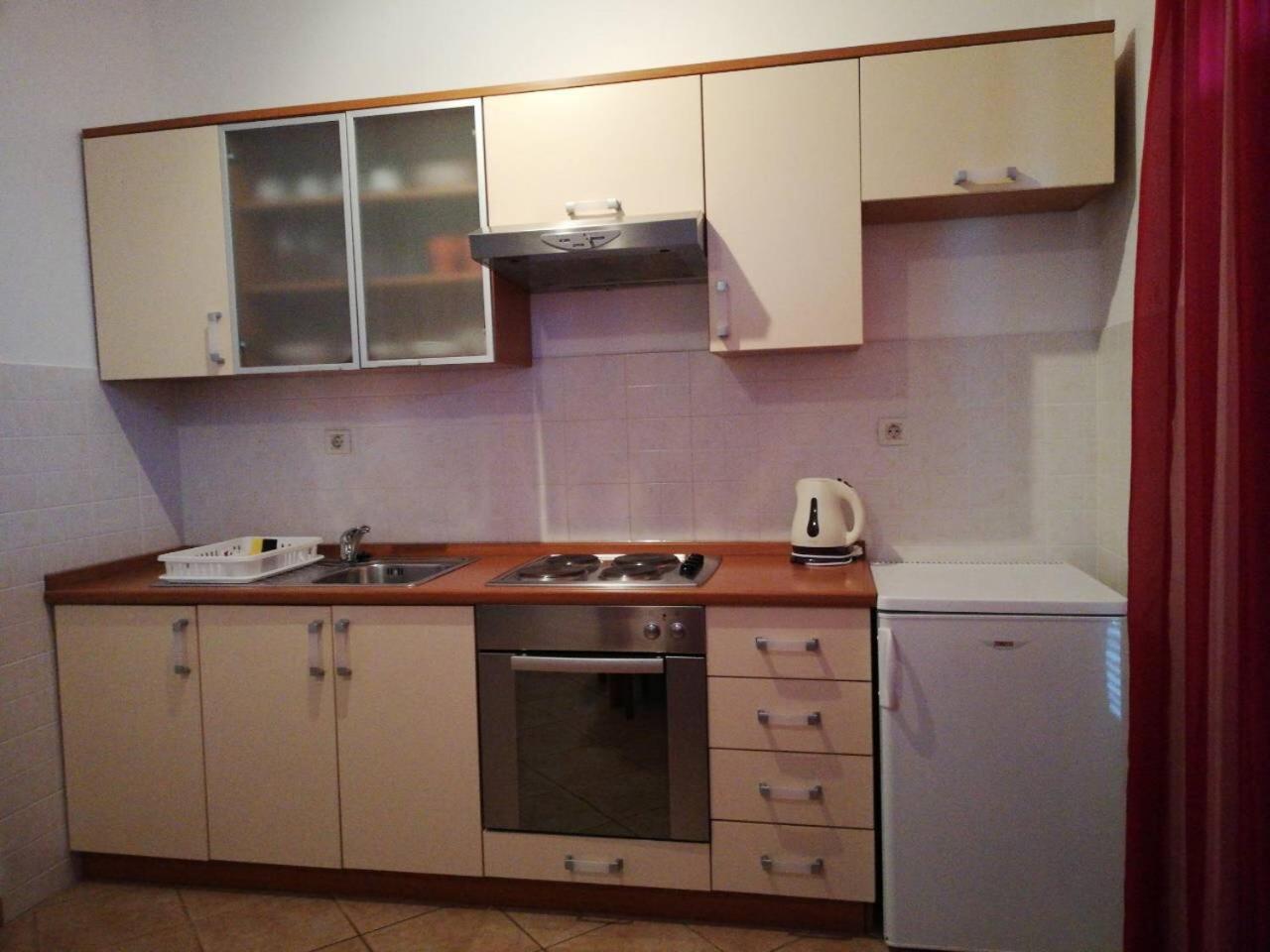 Apartments Cepo Макарска Екстериор снимка