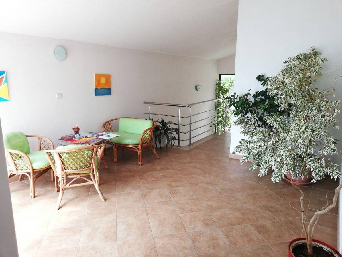 Apartments Cepo Макарска Екстериор снимка