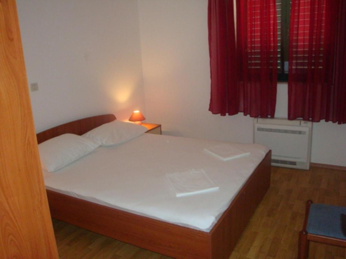 Apartments Cepo Макарска Екстериор снимка